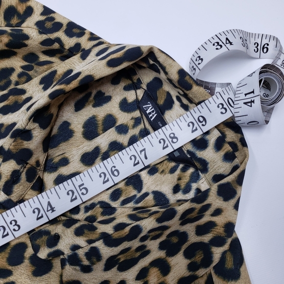 Zara Leopard Print Long Sleeve Blouse Size Medium Classic Trendy - Picture 14 of 16